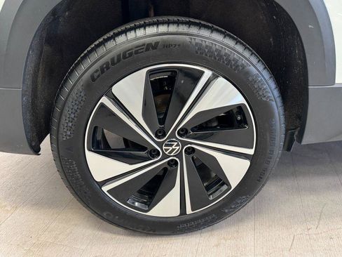 Used 2024 Volkswagen Taos SE image 35