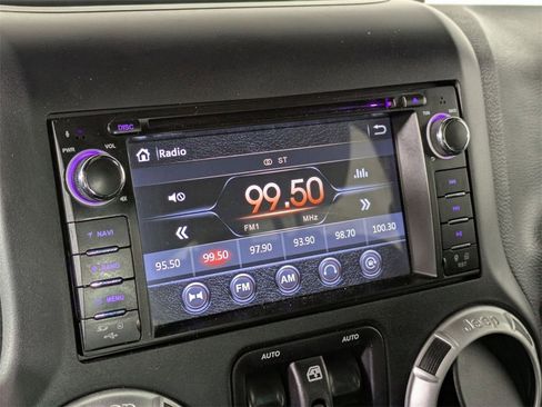 Used 2016 Jeep Wrangler Unlimited Rubicon image 19