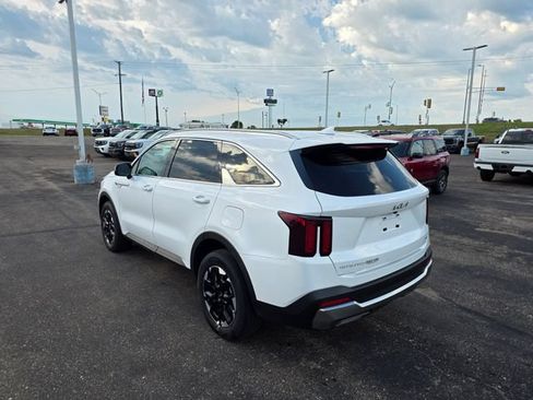 Used 2025 Kia Sorento S AWD/4WD image 5