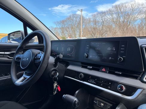 Used 2025 Kia Sportage LX image 33