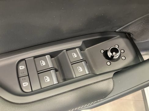 Used 2023 Audi Q5 2.0T Prestige w/ Prestige Package image 18