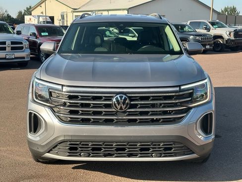 Used 2025 Volkswagen Atlas SE AWD/4WD image 36