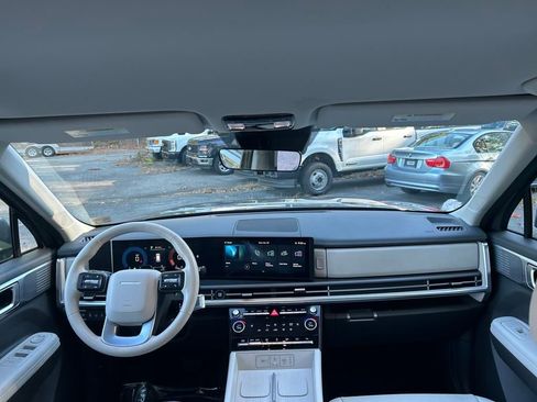 Used 2025 Hyundai Santa Fe SEL image 23