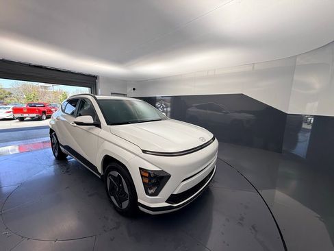 Certified 2024 Hyundai Kona SEL image 7