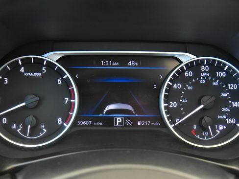 Used 2024 Nissan Sentra SV FWD image 24