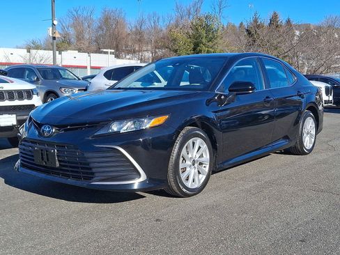 Used 2021 Toyota Camry LE image 1