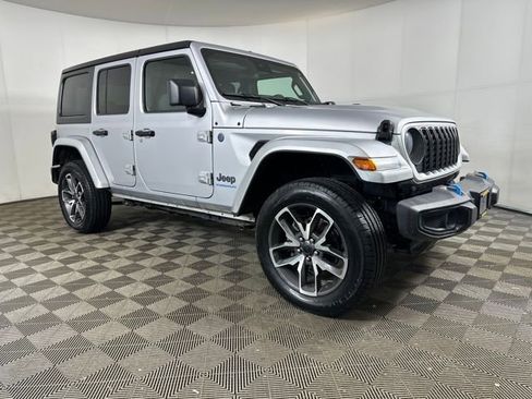 Used 2024 Jeep Wrangler Unlimited w/ Convenience Group AWD/4WD image 2