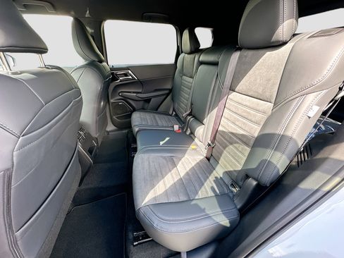 New 2026 Mitsubishi Outlander LE FWD image 17