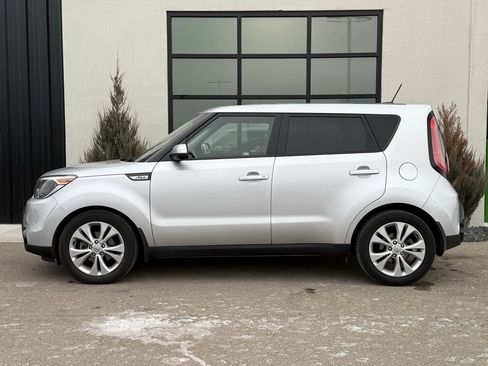 Used 2016 Kia Soul + image 2