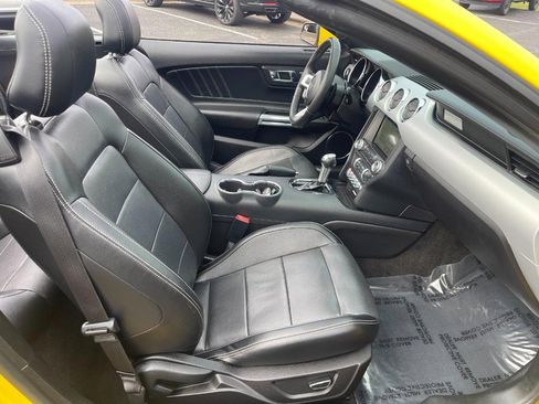 Used 2017 Ford Mustang GT Premium image 11