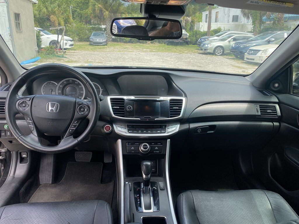 Used 2015 Honda Accord Touring image 17