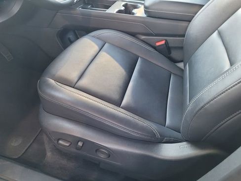 Used 2024 GMC Acadia Elevation image 16