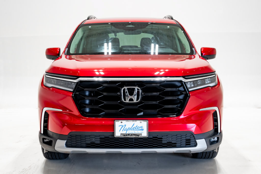 Used 2025 Honda Pilot Touring image 7
