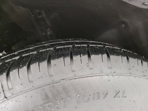 Used 2025 Toyota Sienna LE image 4