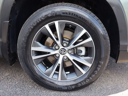 Used 2017 Toyota Highlander Plus w/ Carpet Mat Package AWD/4WD image 46