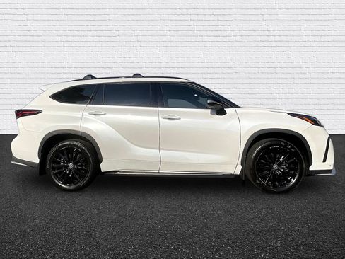 Used 2024 Toyota Highlander XSE FWD image 7