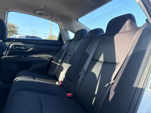 Used 2017 Nissan Altima 2.5 SR FWD image 10