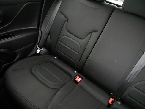 Used 2022 Jeep Renegade Latitude image 12