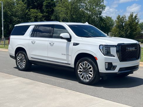 Used 2023 GMC Yukon XL Denali Ultimate AWD/4WD image 1