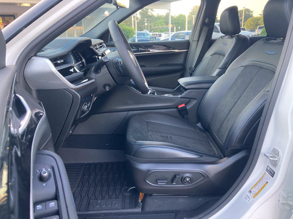 New 2024 Jeep Grand Cherokee Trailhawk w/ Advanced Protech Group II AWD/4WD image 10