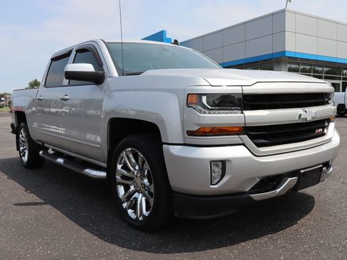 Used 2018 Chevrolet Silverado 1500 LT w/ All Star Edition AWD/4WD image 2