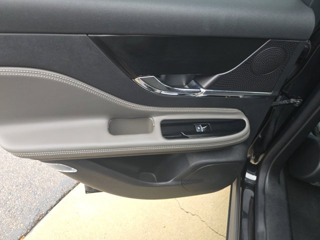 Used 2024 Lincoln Corsair AWD w/ Equipment Group 101A image 24