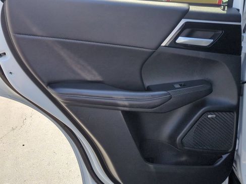 Used 2025 Mitsubishi Outlander SE AWD/4WD image 27