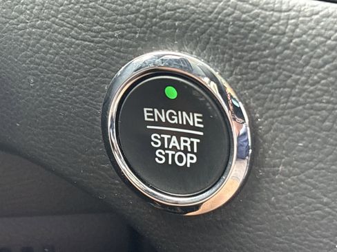 Used 2018 Ford Edge SE FWD image 16
