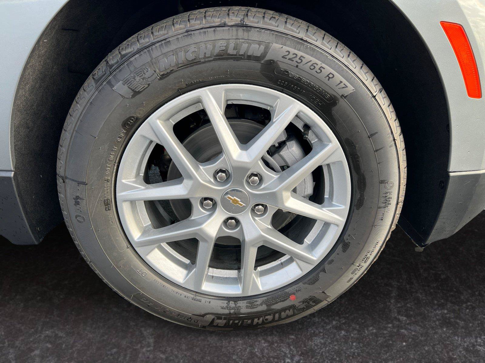 Used 2024 Chevrolet Equinox LT FWD image 27