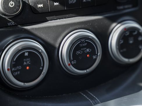 Used 2016 Nissan 370Z Coupe RWD image 11