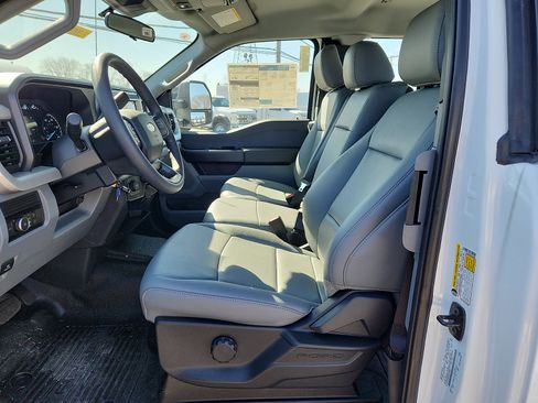 New 2026 Ford F250 XL w/ XL Chrome Package image 9
