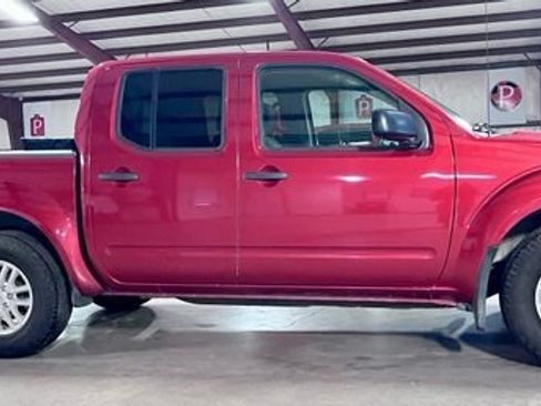 Used 2017 Nissan Frontier SV w/ SV Value Truck Package RWD image 2