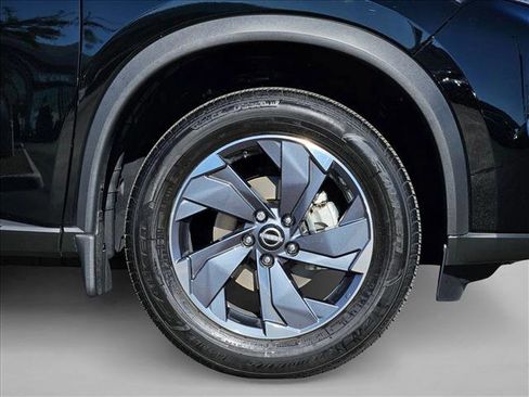 Used 2025 Nissan Rogue SV image 22