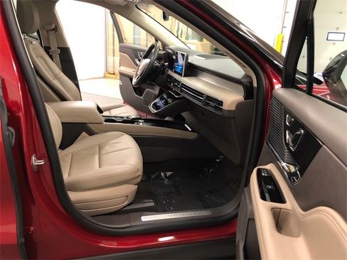 Used 2022 Lincoln Corsair AWD w/ Premium Package image 36