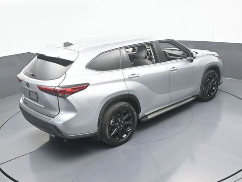 Used 2022 Toyota Highlander L image 52