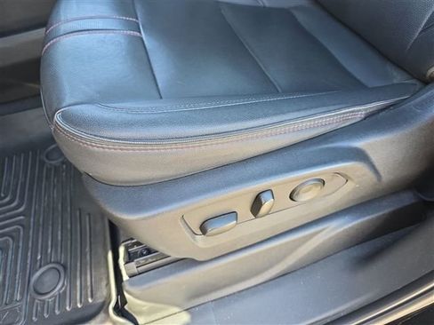 Used 2022 Chevrolet Suburban RST w/ Sport Performance Package image 18