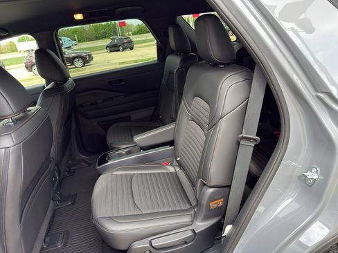 Used 2025 Nissan Pathfinder Rock Creek image 14