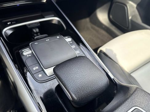 Used 2023 Mercedes-Benz GLB 250 4MATIC image 27