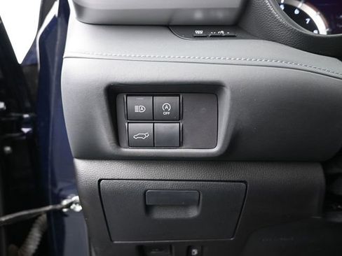 Used 2024 Toyota Highlander LE image 23