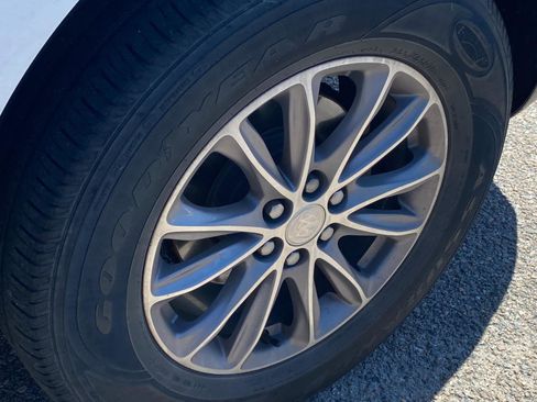 Used 2022 Buick Enclave Premium AWD/4WD image 19