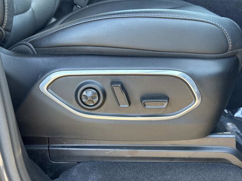 Used 2023 Jeep Wagoneer L Series III w/ Preferred Equipment Group image 30