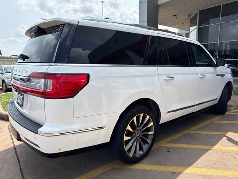 Used 2020 Lincoln Navigator L Reserve w/ Luxury Package RWD image 2