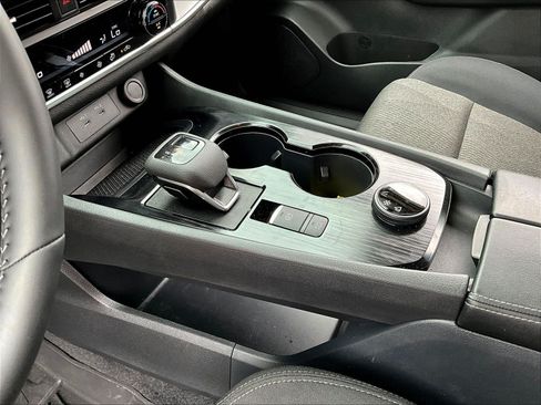 Certified 2026 Nissan Rogue SV AWD/4WD image 18