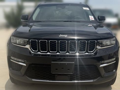 Used 2023 Jeep Grand Cherokee Limited w/ Trailer Tow Prep Group (B) AWD/4WD image 8