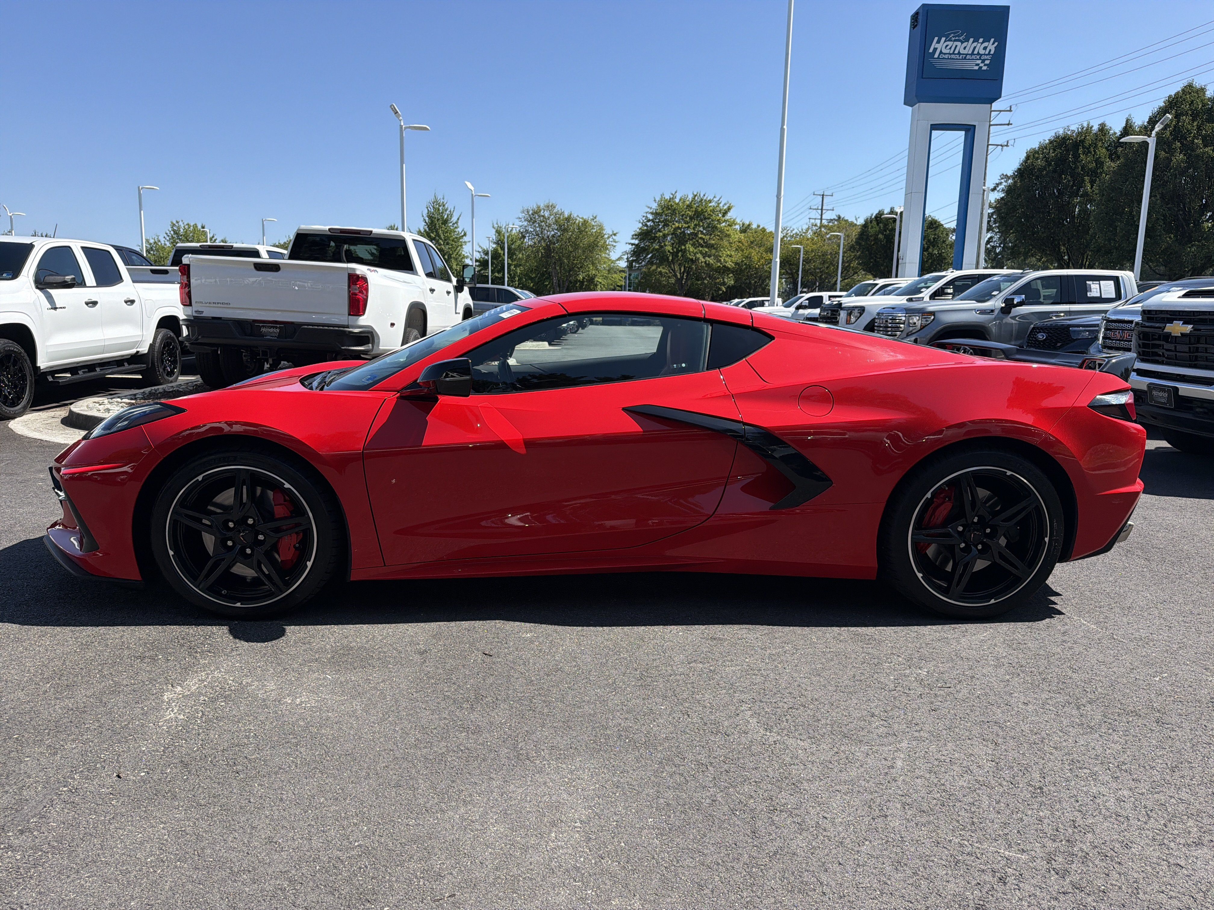 Used 2022 Chevrolet Corvette Stingray Coupe w/ Z51 Performance Package RWD image 7