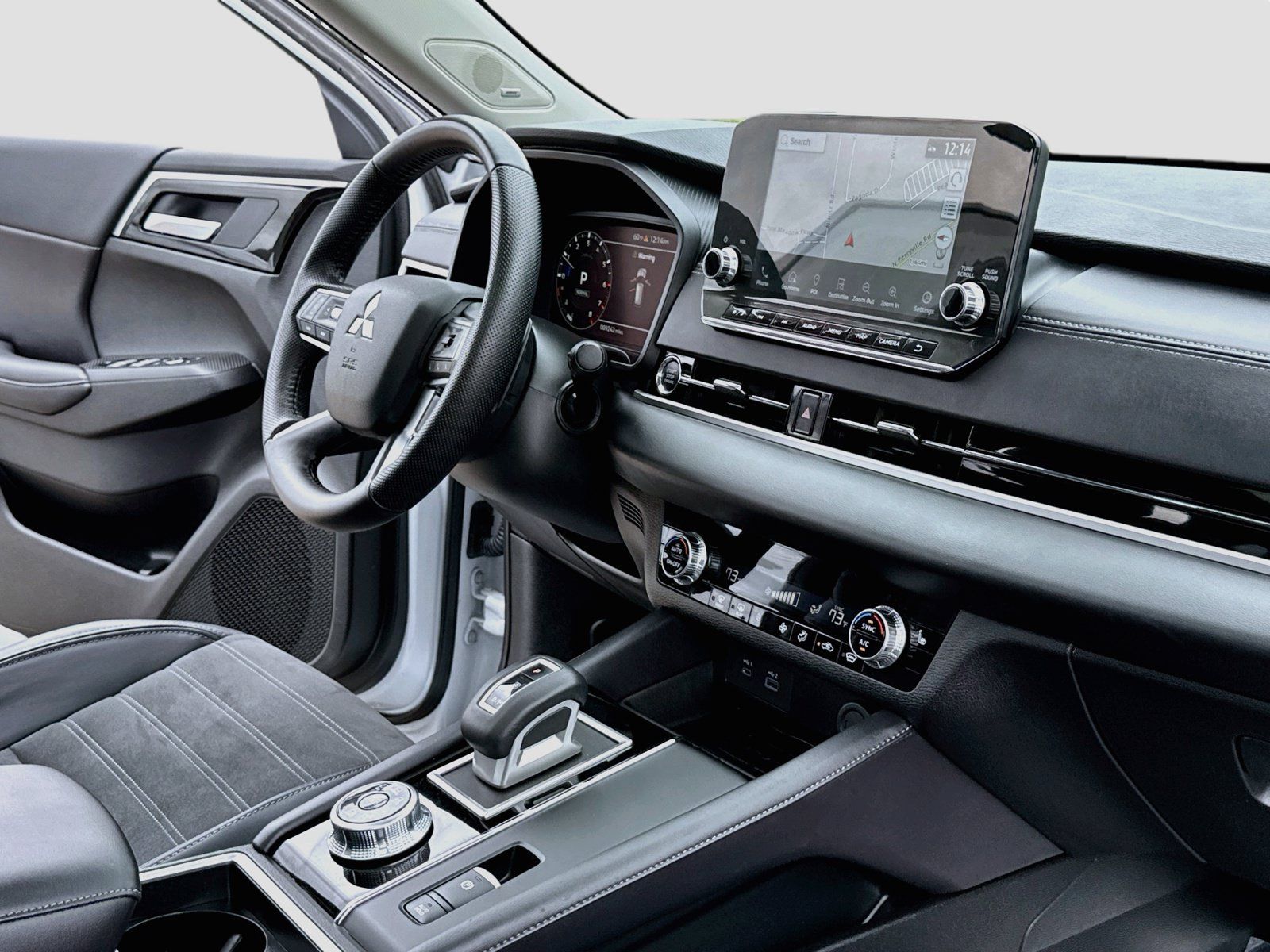 Used 2023 Mitsubishi Outlander SE AWD/4WD image 16