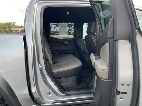 Used 2025 Chevrolet Colorado ZR2 w/ Technology Package image 26