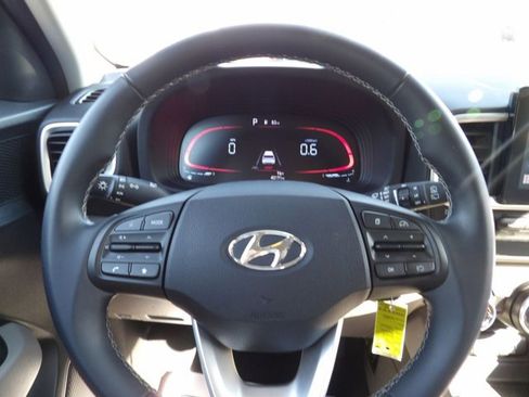 Used 2023 Hyundai Venue SEL FWD image 16