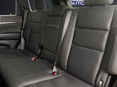 Used 2021 Jeep Grand Cherokee Laredo image 22