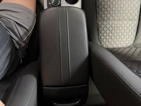 Used 2020 Chevrolet Blazer LT FWD image 38